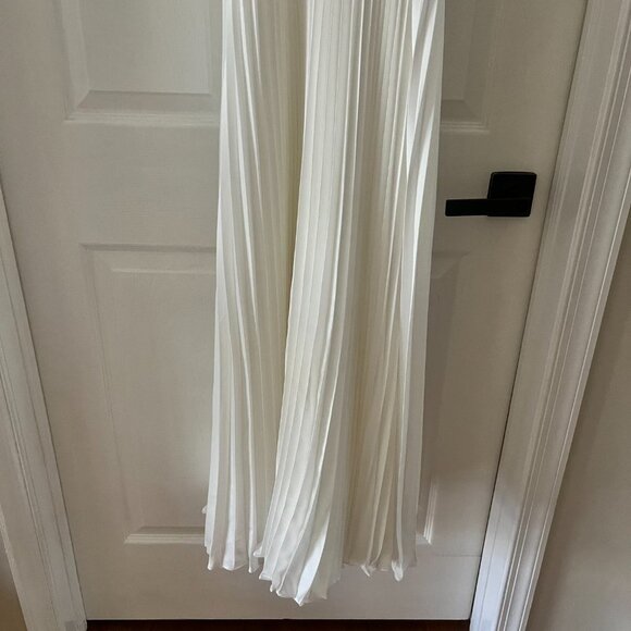 Aiifos Arianna Cutout Pleated Gown. Size 6 - Picture 9 of 11